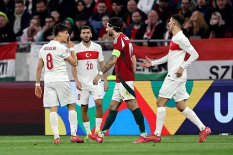 "سخرية وفتى مضحك".. حرب كلامية بين سوبوسلاي وأردا جولر بعد مباراة تركيا والمجر (صور)